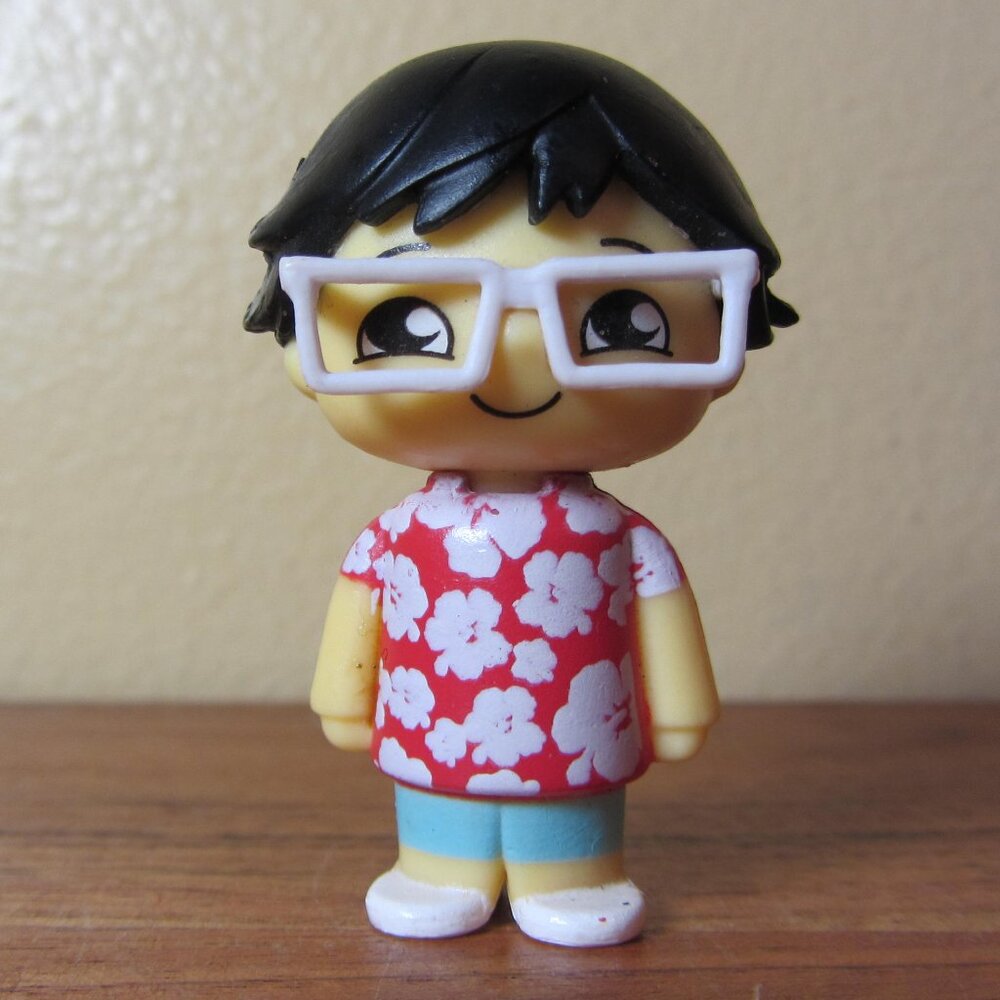 5 for $25 - Ryan’s World Mini figure white glasses hawaiian shirt (W5280)